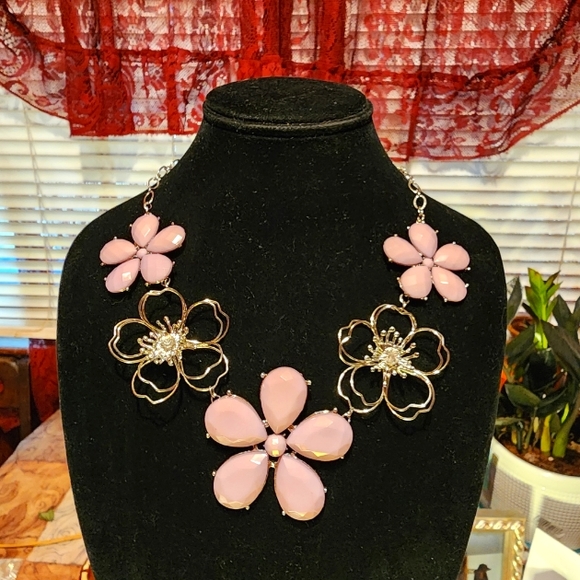 Purple / Lilac Color Flower Statment Necklace (22 inches) - Picture 1 of 10